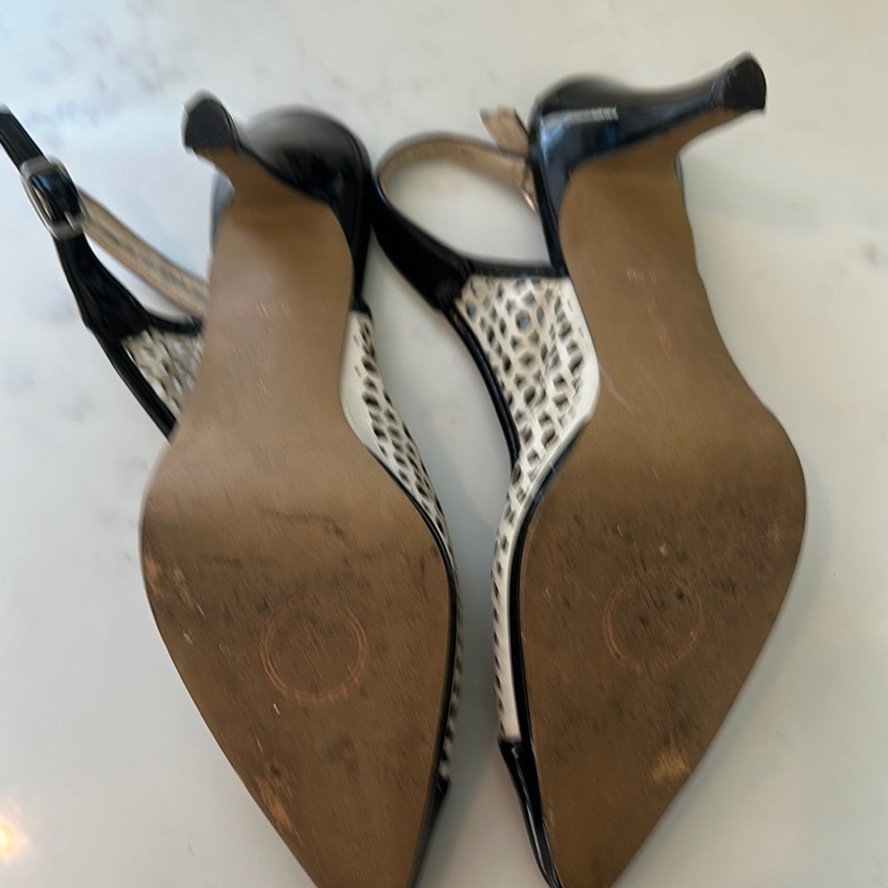 Adrienne Vittadini Black & Cream Pumps - Picture 5 of 6